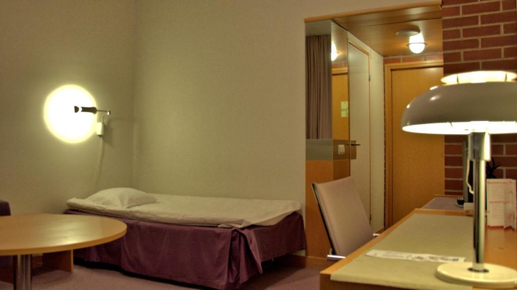 Hotel Kuninkaantie Espoo Room photo