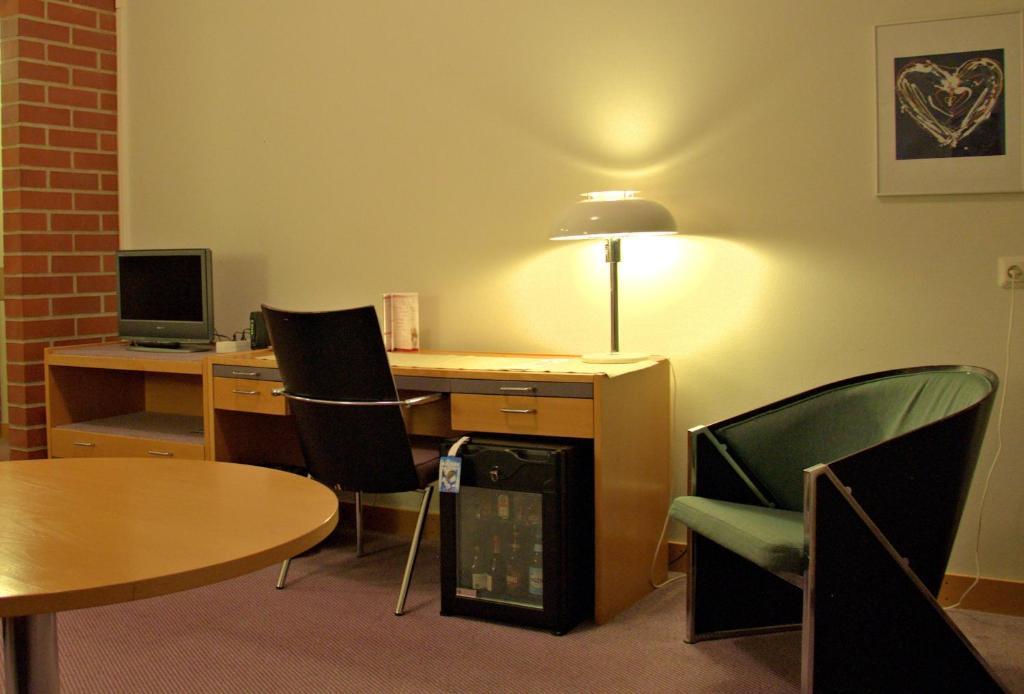 Hotel Kuninkaantie Espoo Room photo